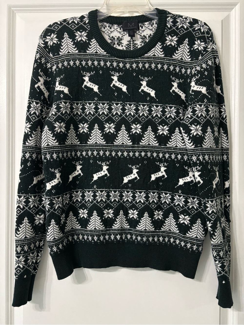 Magaschoni winter themed sweater size small